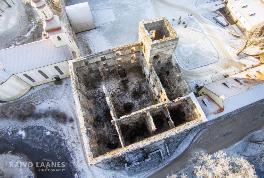 Põltsamaa lossivaremed pealtvaates