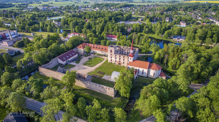 Põltsamaa lossihoov