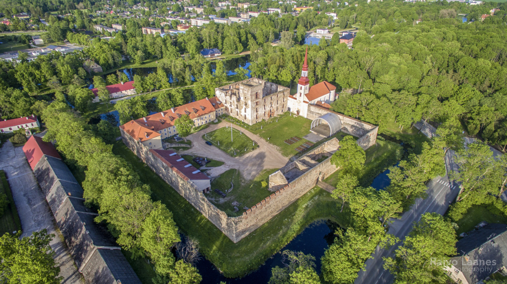 Põltsamaa lossihoov