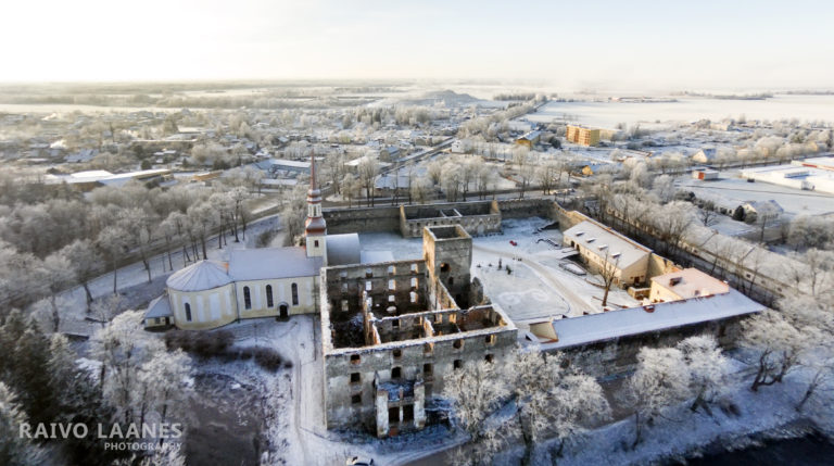 Põltsamaa lossihoov